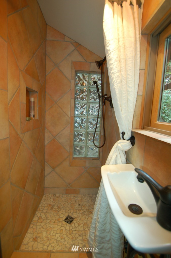 19028 104th Avenue Northeast Bothell, WA 98011 - Photo 17 of 21 Gallery Image 17