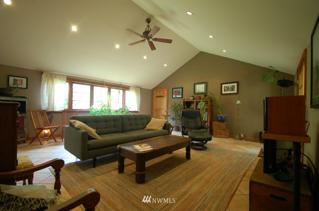 19028 104th Avenue Northeast Bothell, WA 98011 - Photo 8 of 21 Gallery Image 8