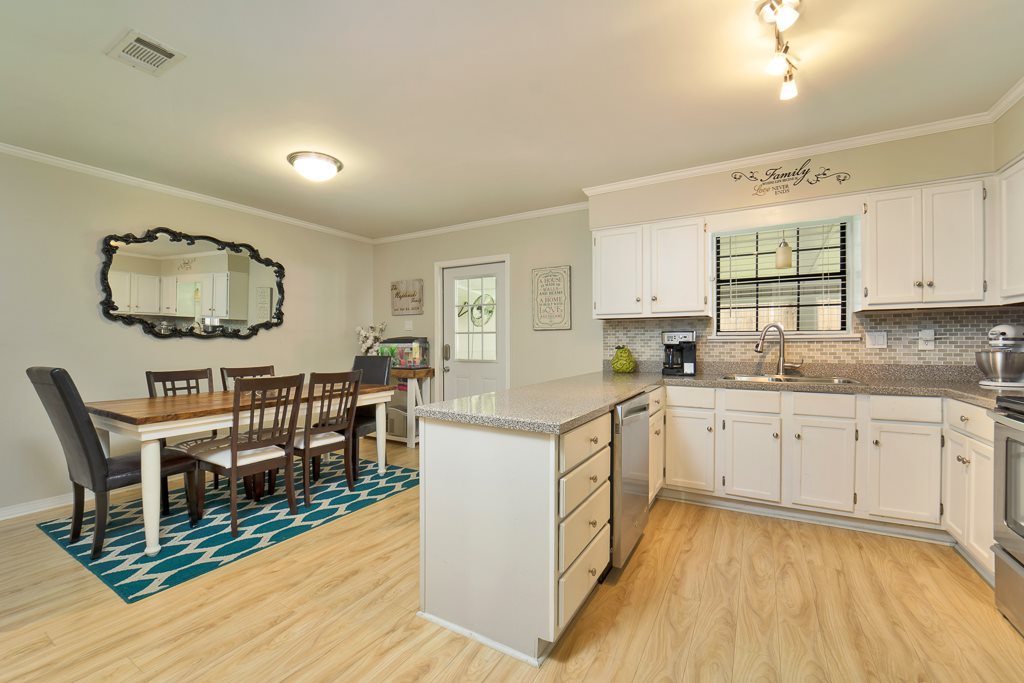 113 Avon Circle East Daphne, AL 36526 - Photo 13 of 34 Kitchen
