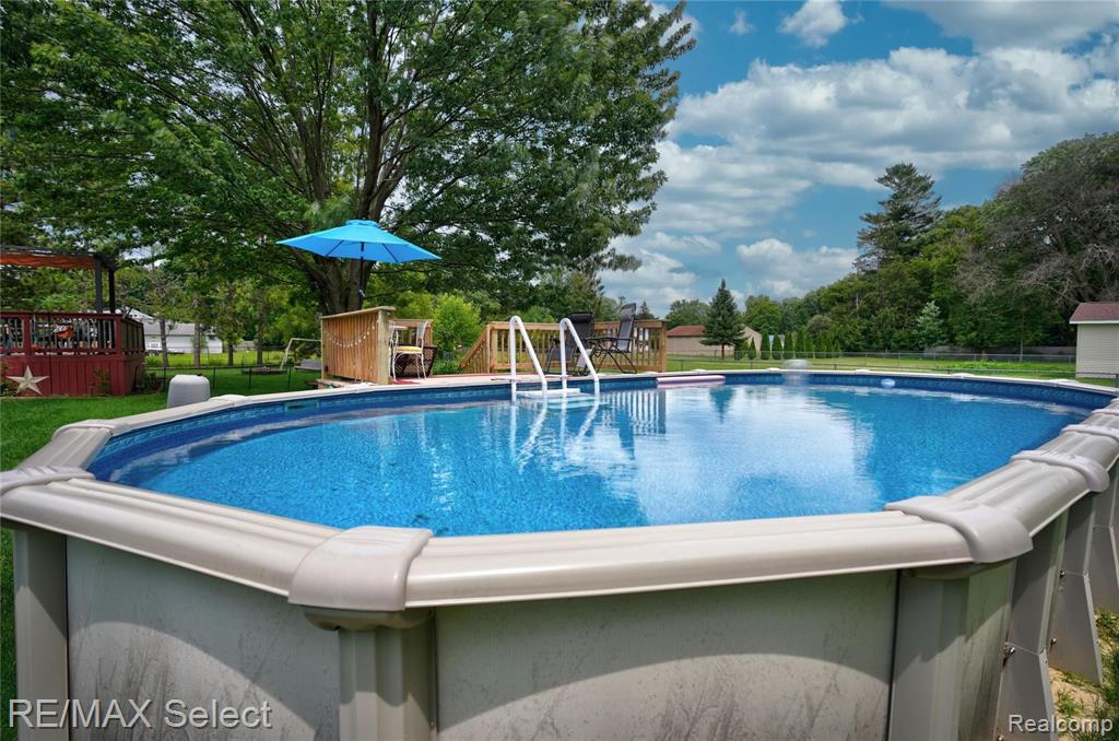 1349 Howe Road Burton, MI 48509 - Photo 16 of 41