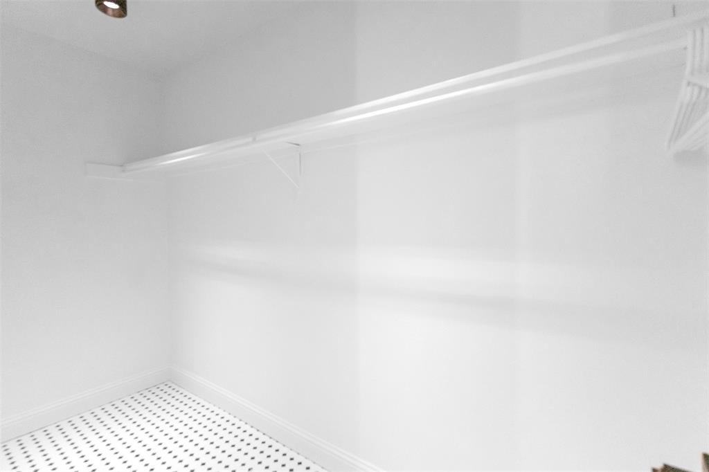 5516 Boca Raton Boulevard, Unit 321 Fort Worth, TX 76112 - Photo 15 of 25 PRIMARY SUITE WALK-IN CLOSET