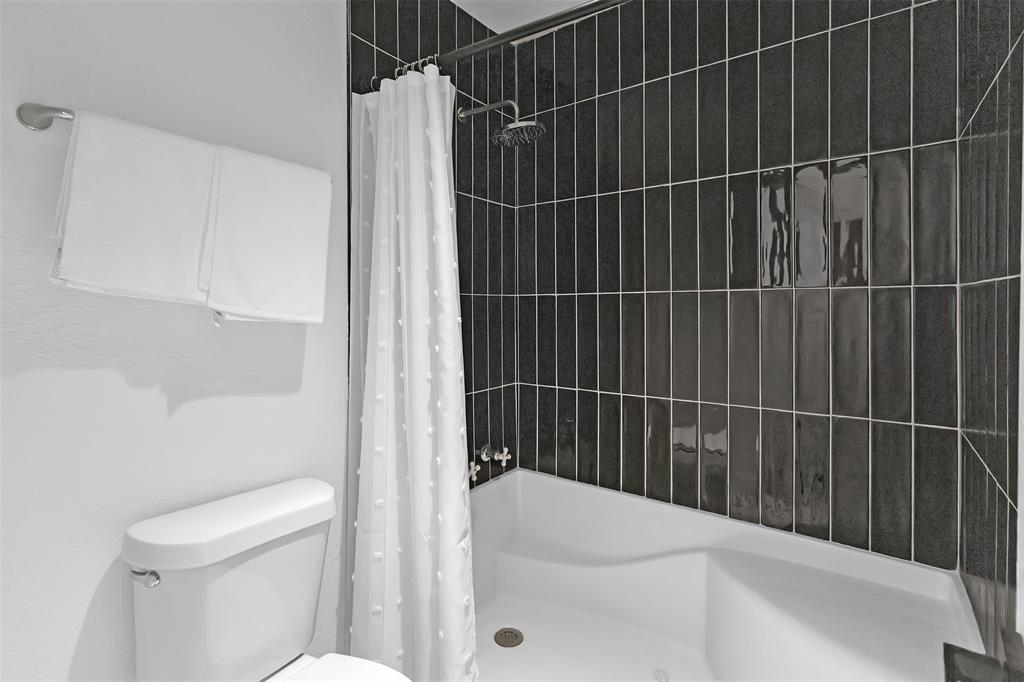 5516 Boca Raton Boulevard, Unit 321 Fort Worth, TX 76112 - Photo 16 of 25 PRIMARY SUITE WALK-IN SHOWER