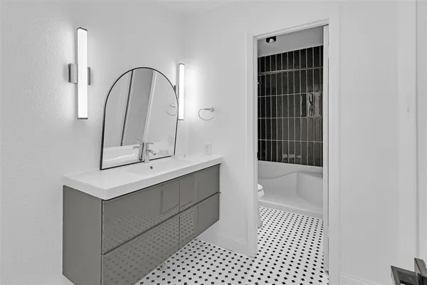 $104,800 | 5516 Boca Raton Boulevard, Unit 321, Fort Worth, TX 76112