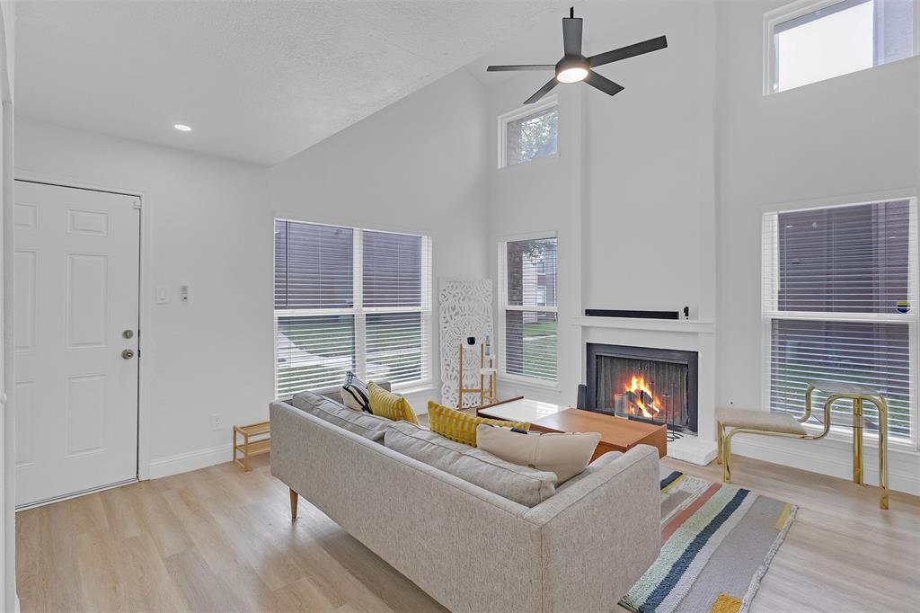 5516 Boca Raton Boulevard, Unit 321 Fort Worth, TX 76112 - Photo 2 of 25 LIVING ROOM