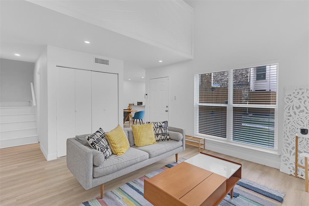 5516 Boca Raton Boulevard, Unit 321 Fort Worth, TX 76112 - Photo 4 of 25 ANOTHER VIEW OF THE LIVING ROOM