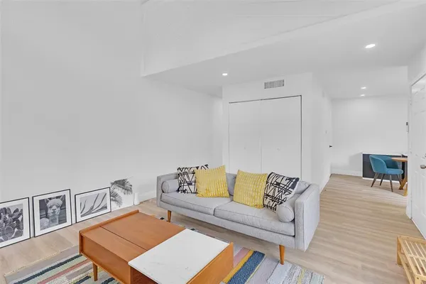 $104,800 | 5516 Boca Raton Boulevard, Unit 321, Fort Worth, TX 76112