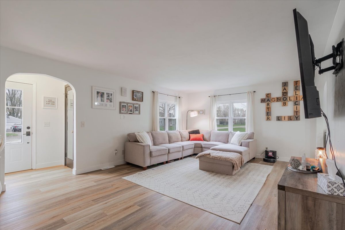 105 Detweiller Street Congerville, IL 61729 - Photo 3 of 36