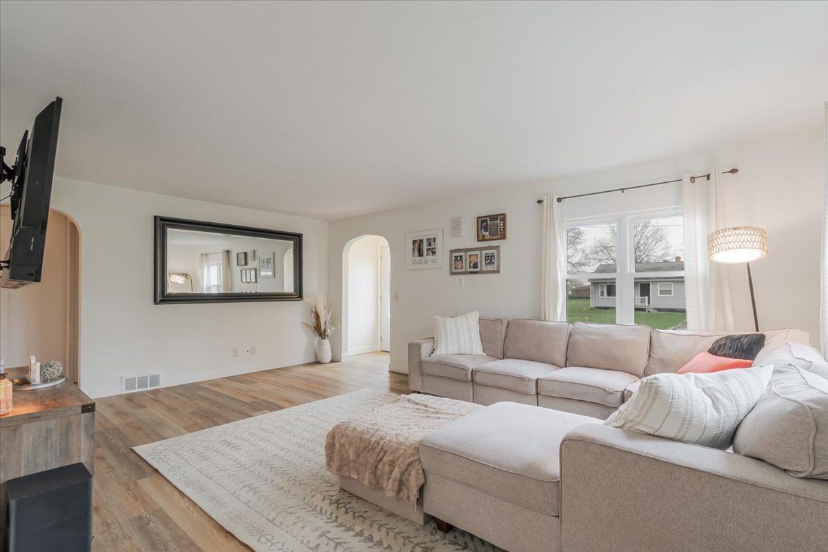 105 Detweiller Street Congerville, IL 61729 - Photo 4 of 36