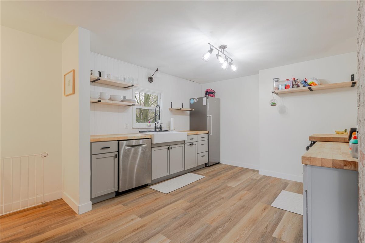 105 Detweiller Street Congerville, IL 61729 - Photo 8 of 36