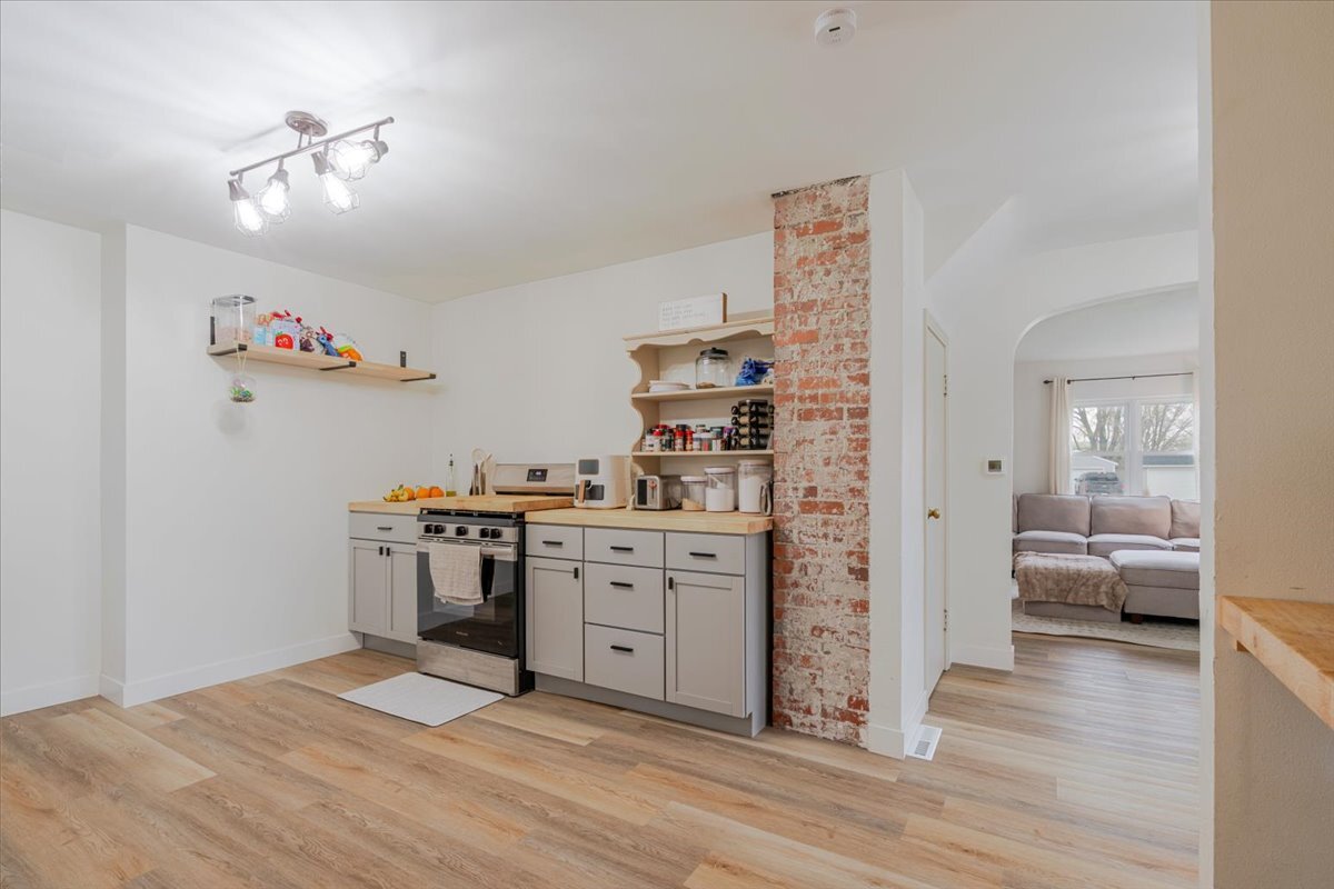 105 Detweiller Street Congerville, IL 61729 - Photo 9 of 36