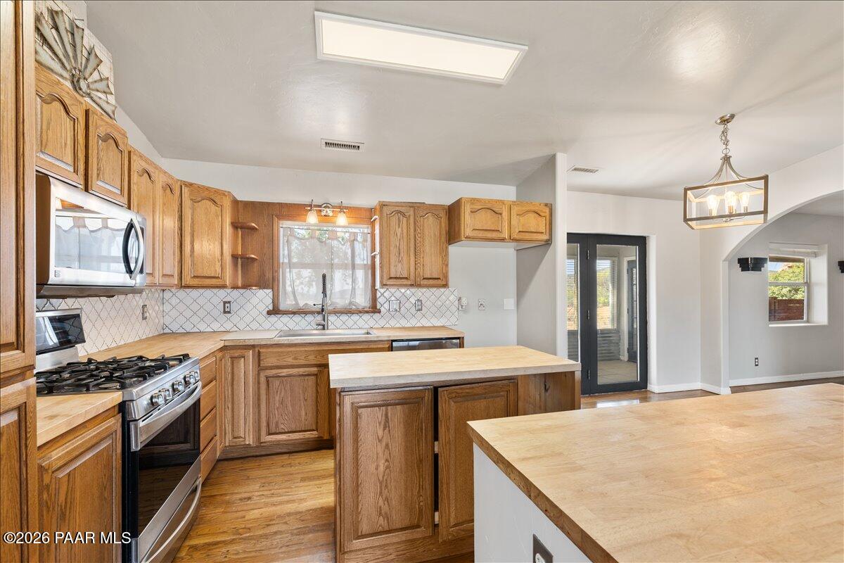 17313 East Lions Crossing Road Dewey, AZ 86327 - Photo 12 of 42 Kitchen