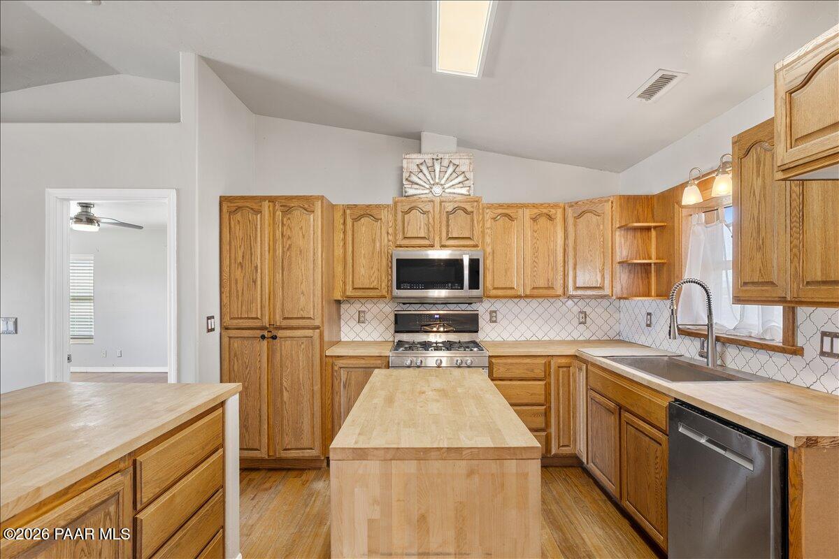 17313 East Lions Crossing Road Dewey, AZ 86327 - Photo 13 of 42 Kitchen