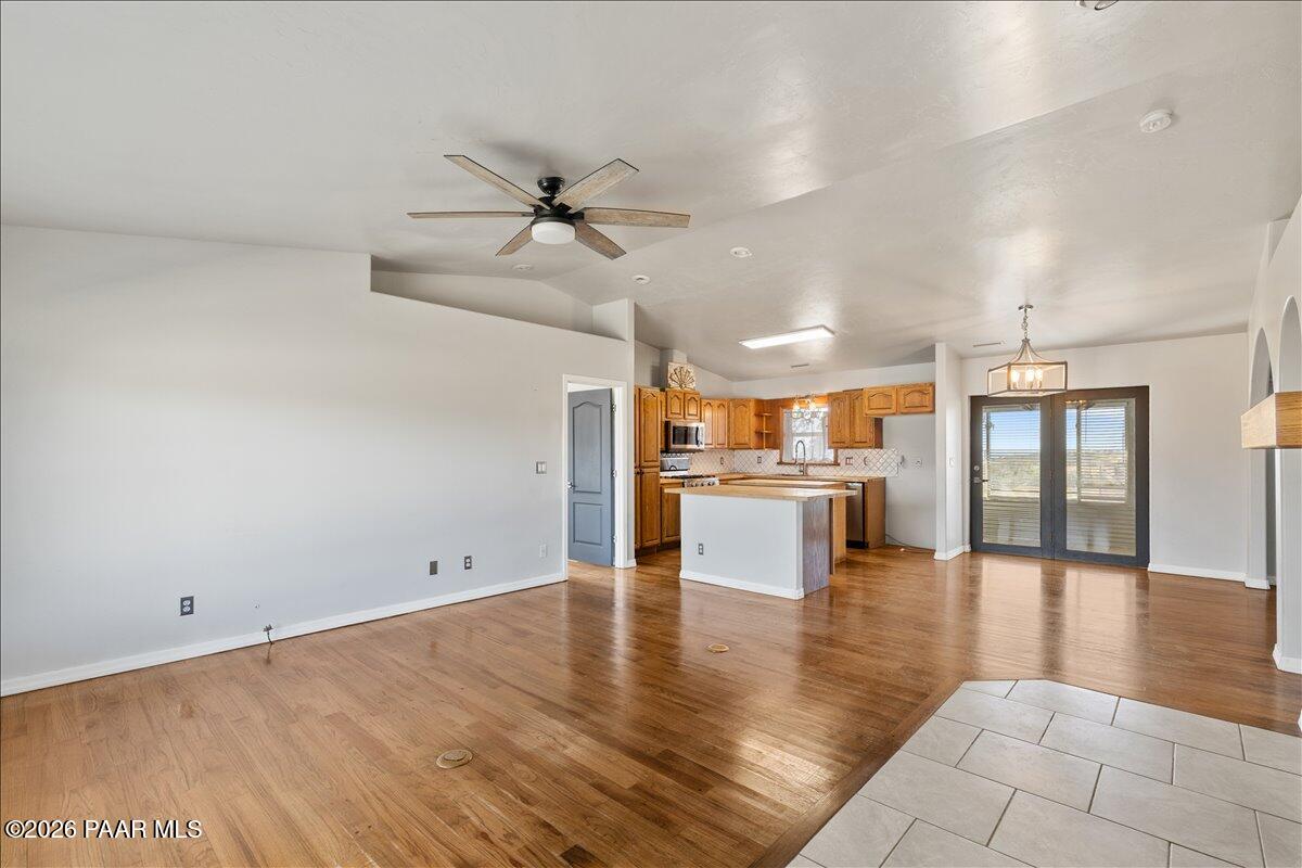 17313 East Lions Crossing Road Dewey, AZ 86327 - Photo 5 of 42 Living Room