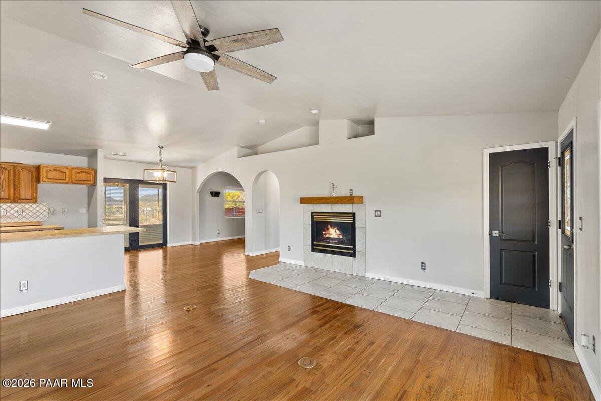 17313 East Lions Crossing Road Dewey, AZ 86327 - Photo 6 of 42 Living Room