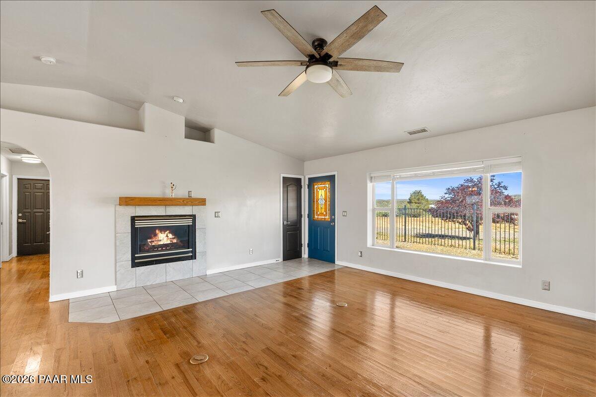 17313 East Lions Crossing Road Dewey, AZ 86327 - Photo 7 of 42 Living Room