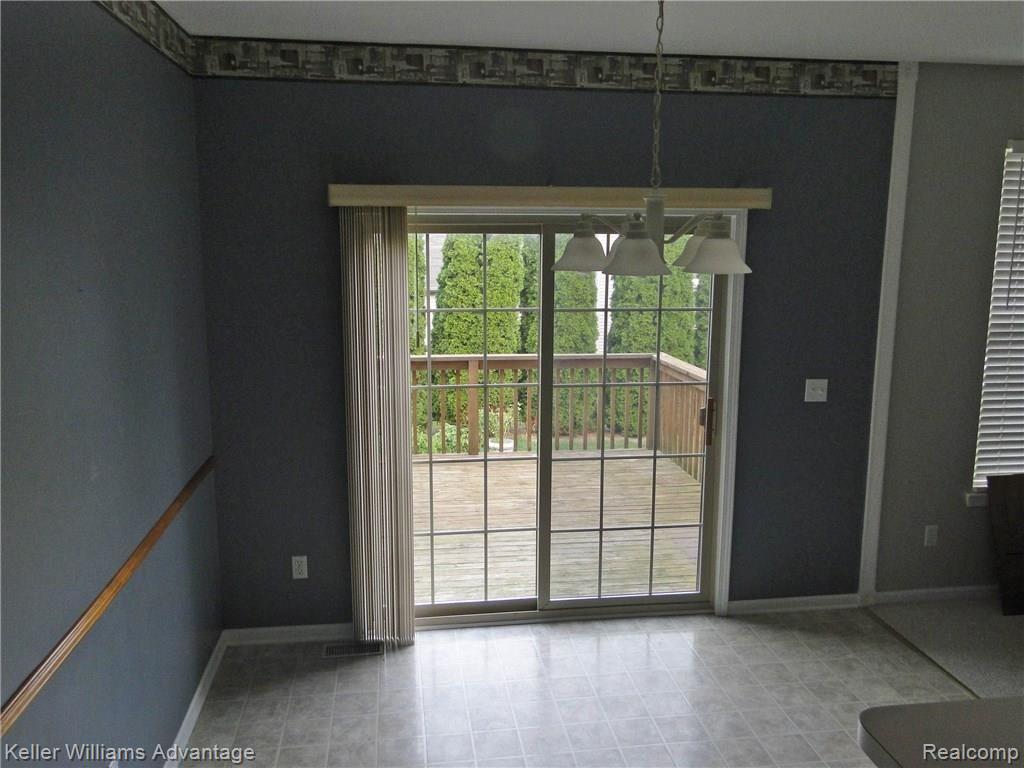 2369 Summit Cedar Howell, MI 48855 - Photo 6 of 24 Breakfast Room.jpg