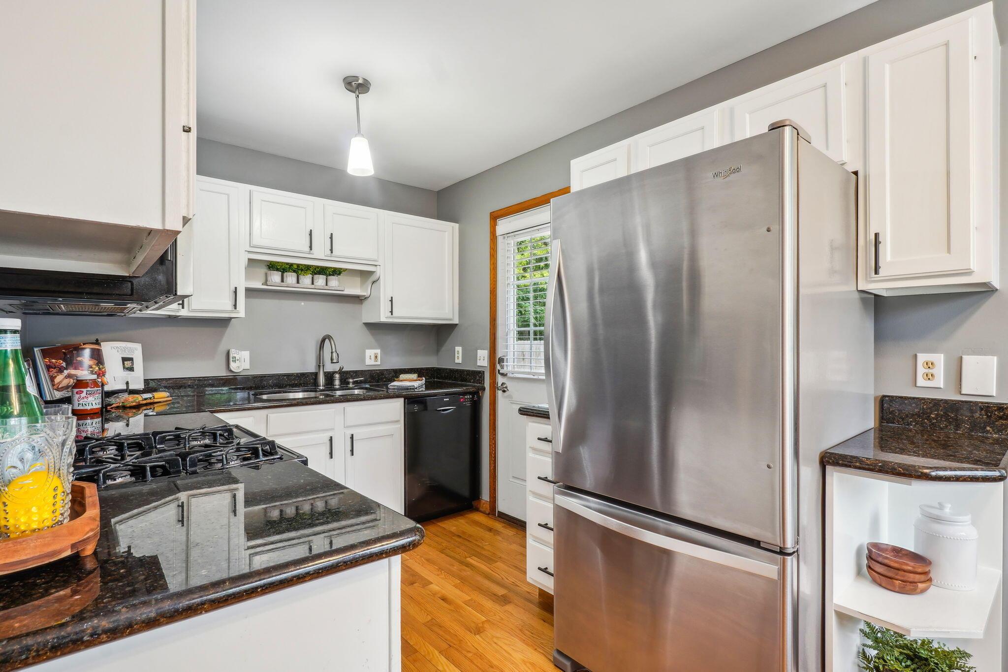 2184 Shrewsbury Road Columbus, OH 43221 - Photo 8 of 30 8-web-or-mls-2184-shrewsbury-rd