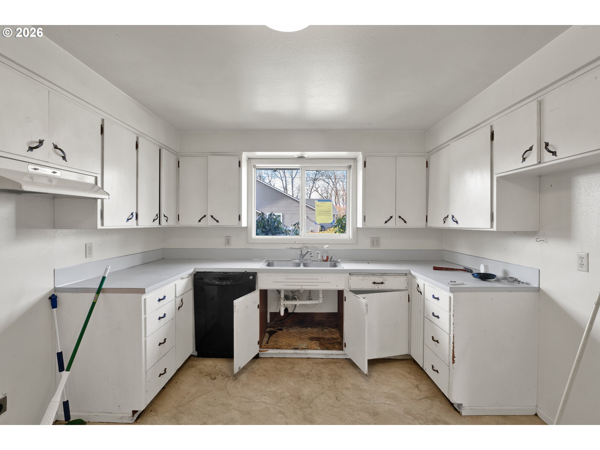 3307 Arrowhead Street Eugene, OR 97404 - Photo 23 of 46 a kitchen with a sink stove and cabinets