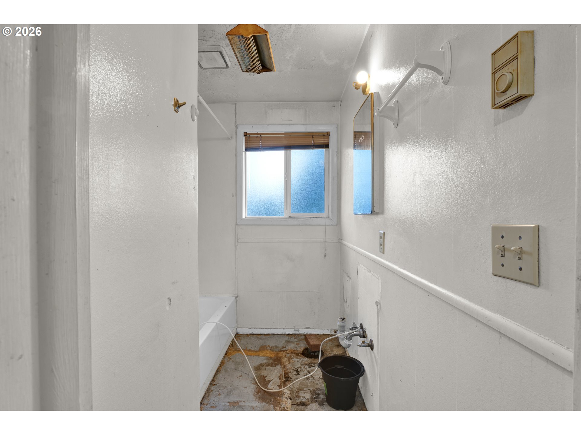 3307 Arrowhead Street Eugene, OR 97404 - Photo 33 of 46 a bathroom with a bathtub and shower