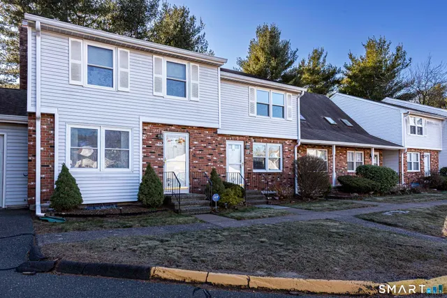 $2,350 | 11 St Marc Circle, Unit O, South Windsor, CT 06074