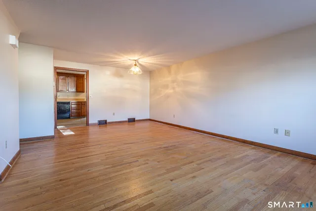 $2,350 | 11 St Marc Circle, Unit O, South Windsor, CT 06074