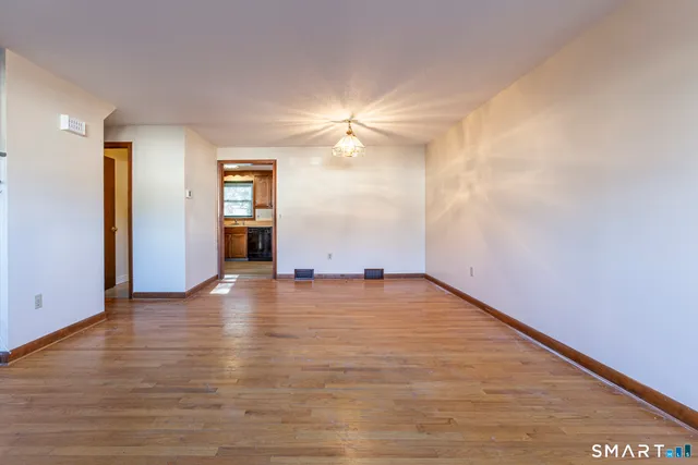 $2,350 | 11 St Marc Circle, Unit O, South Windsor, CT 06074