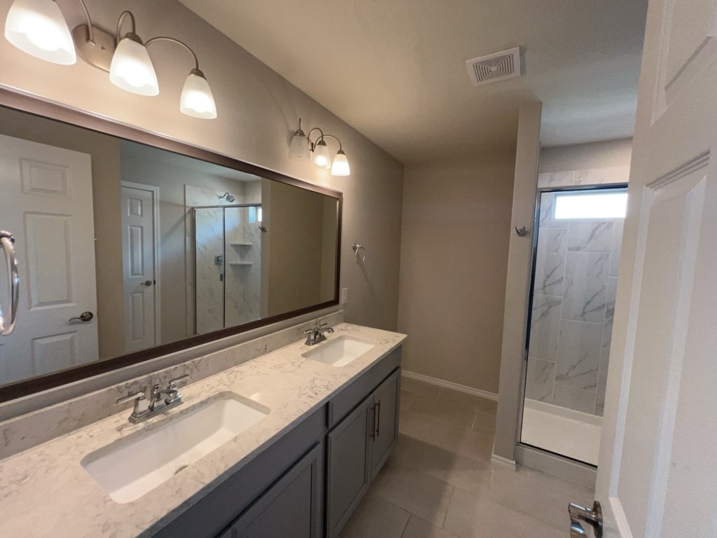 5135 Emma Forest Street Houston, TX 77018 - Photo 19 of 28 a bathroom with a sink and a mirror