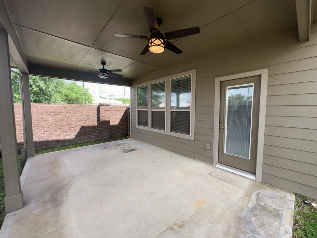 5135 Emma Forest Street Houston, TX 77018 - Photo 25 of 28 a view of an empty room with a window