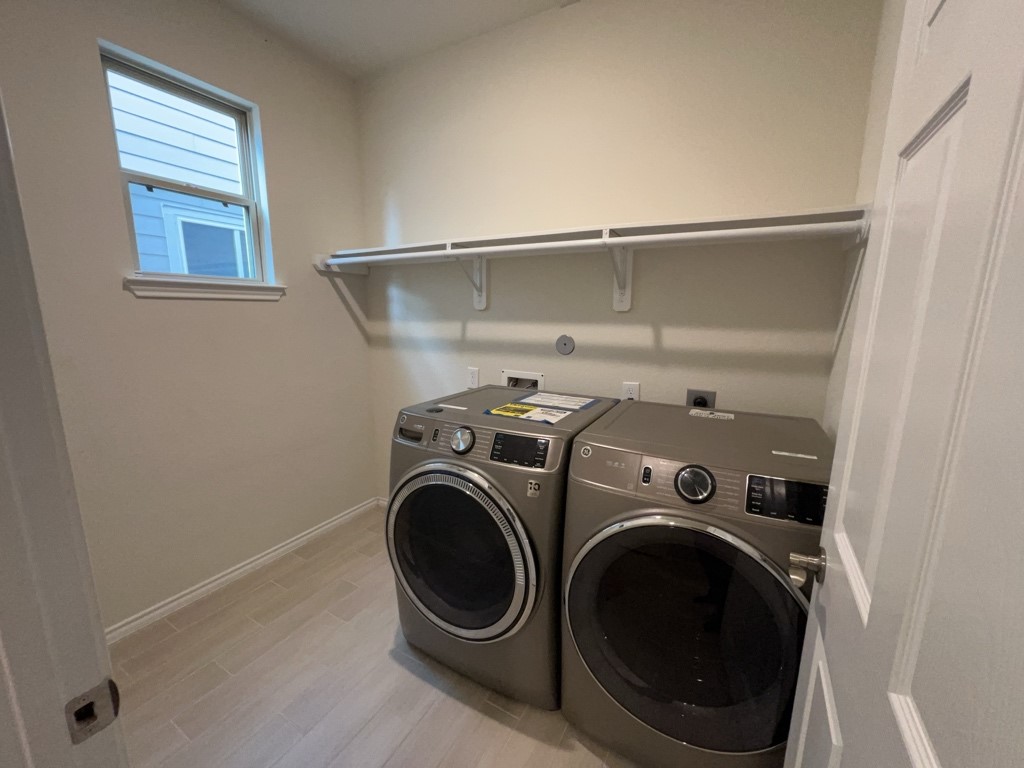 5135 Emma Forest Street Houston, TX 77018 - Photo 10 of 28 a utility room with dryer and washer