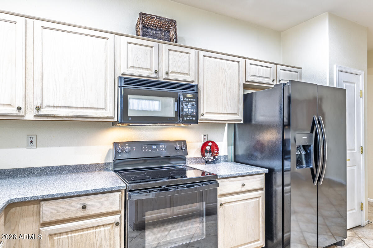 16024 West Rio Verde Court Surprise, AZ 85374 - Photo 10 of 30 Kitchen