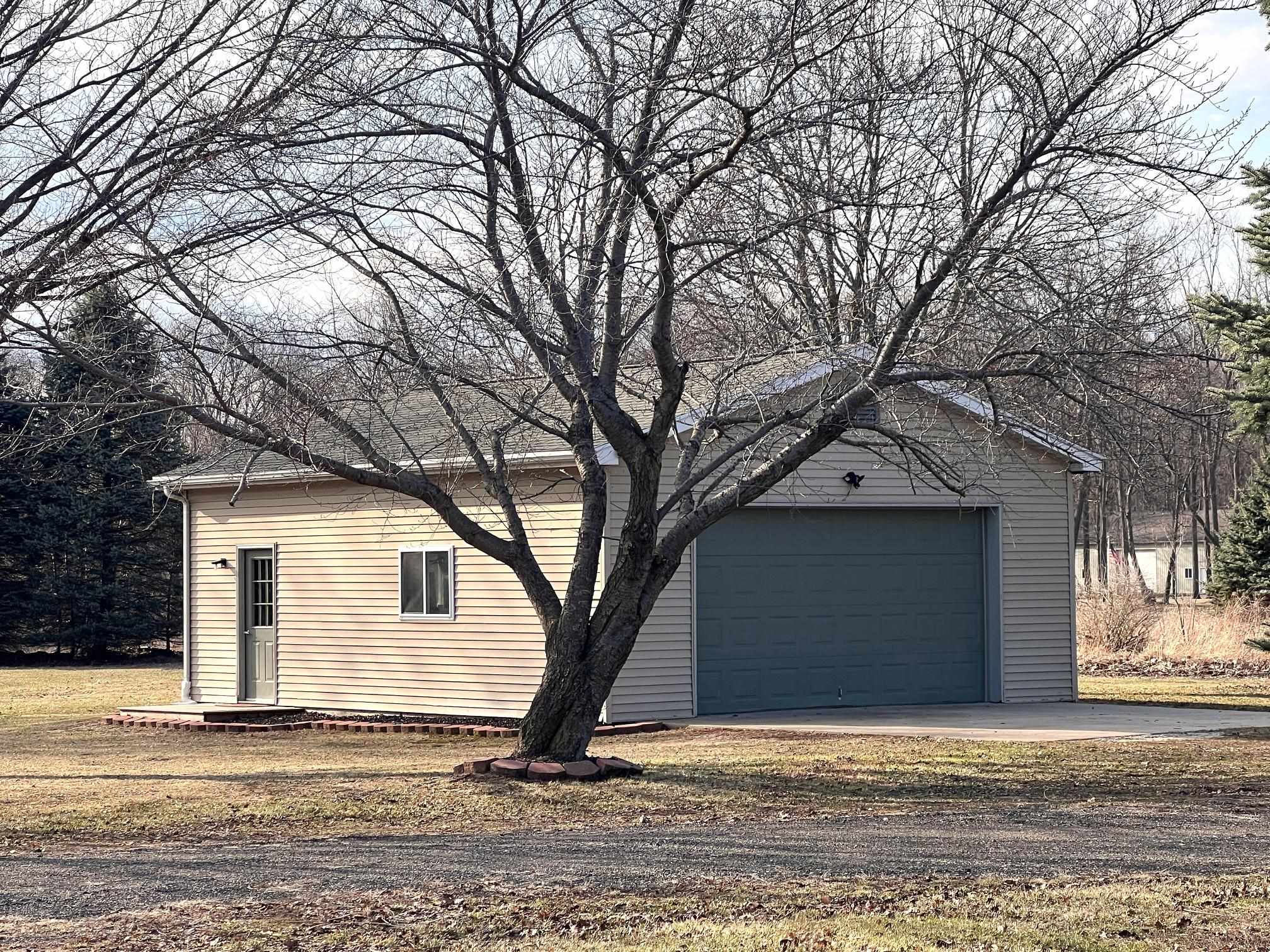 4740 South Francis Road St. Johns, MI 48879 - Photo 3 of 38