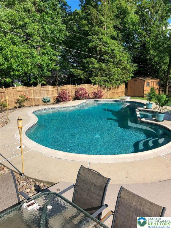 1060 Arbor Lane Slatington, PA 18080 - Photo 44 of 46 a view of a with tub