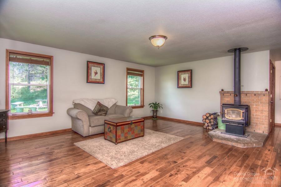 19244 Shoshone Road Bend, OR 97702 - Photo 5 of 25 Gallery Image 5