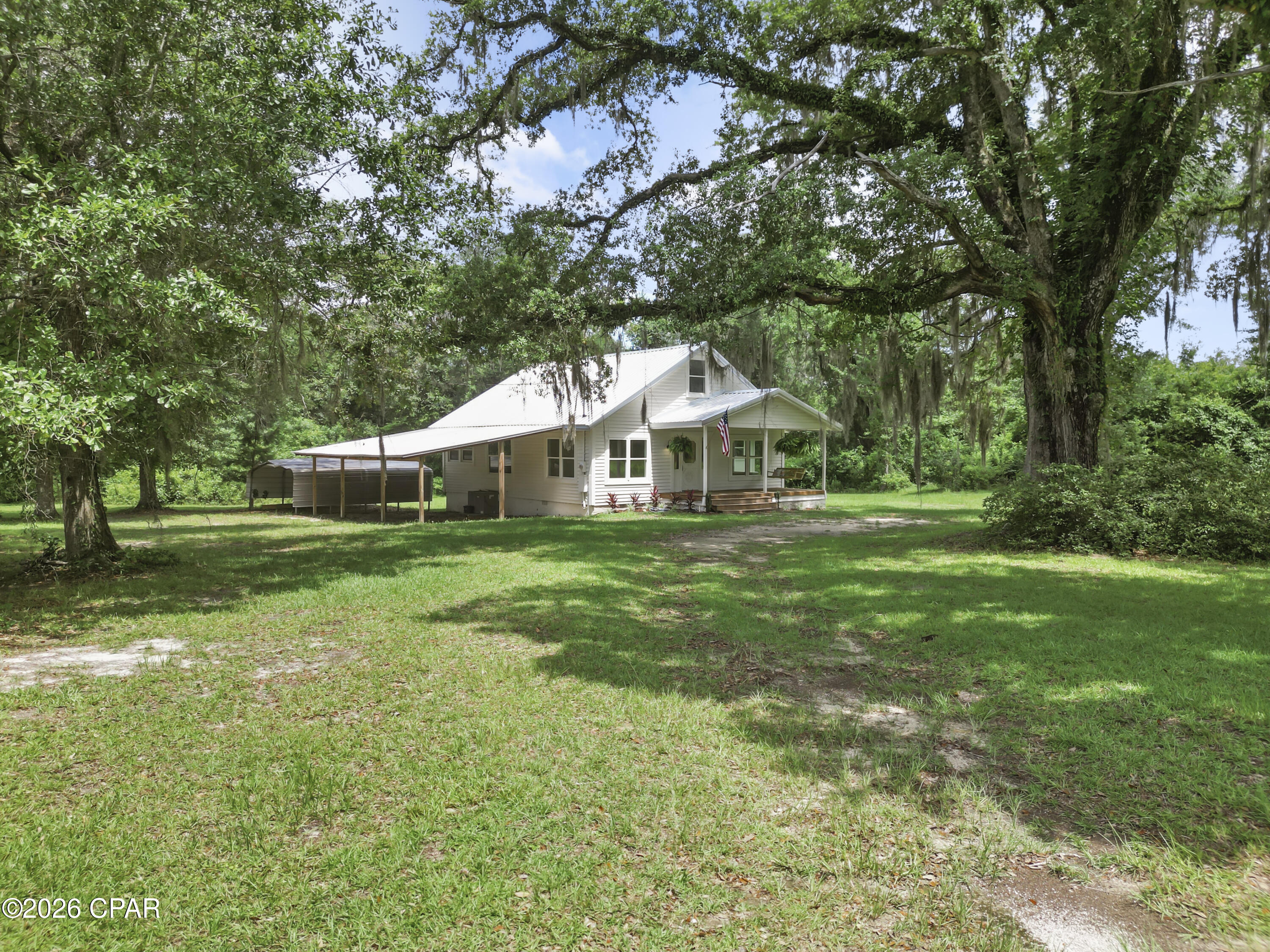 2197 Indiana Avenue Grand Ridge, FL 32442 - Photo 3 of 41