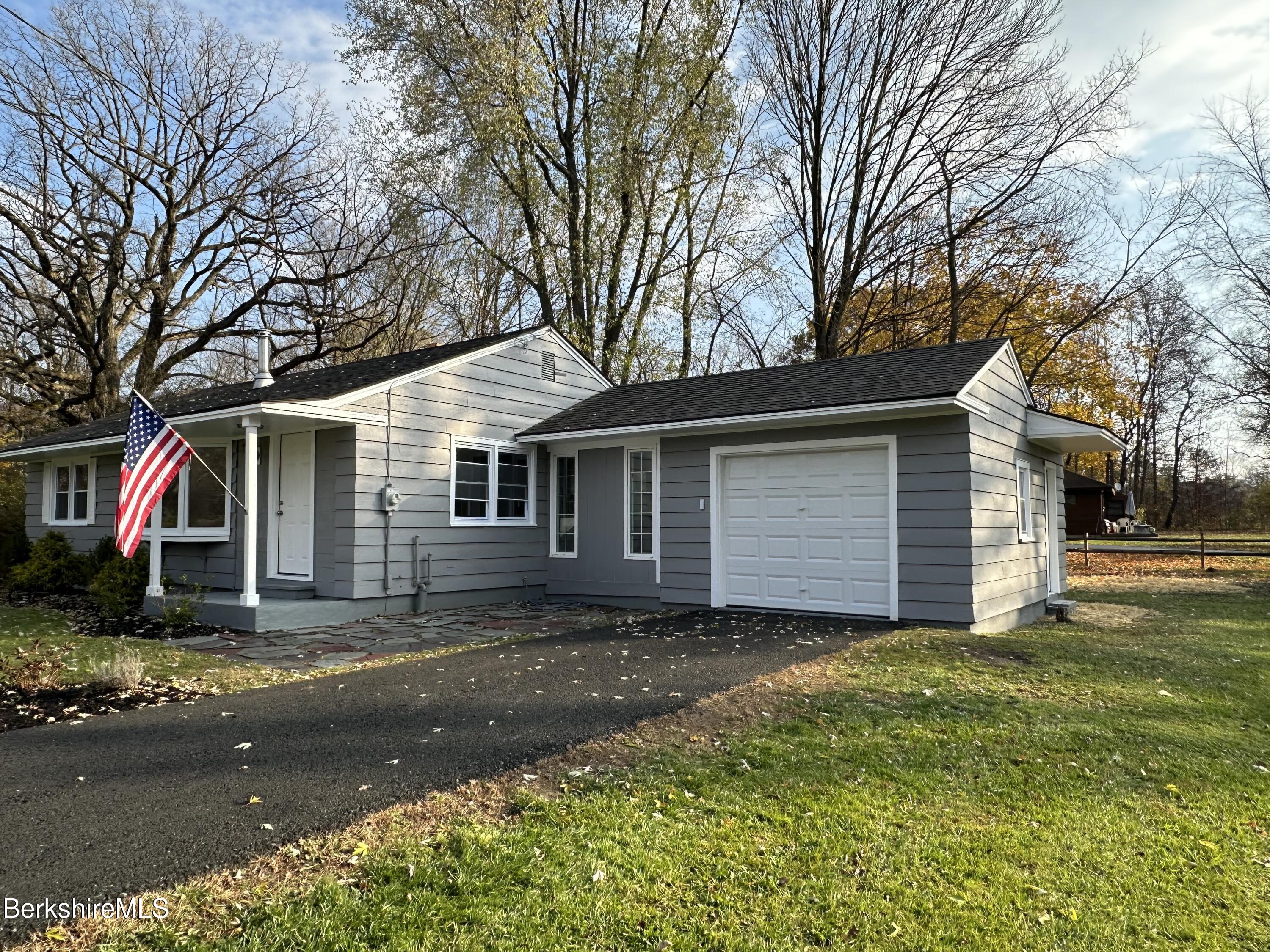58 Luce Road Williamstown, MA 01267 - Photo 5 of 32 Right