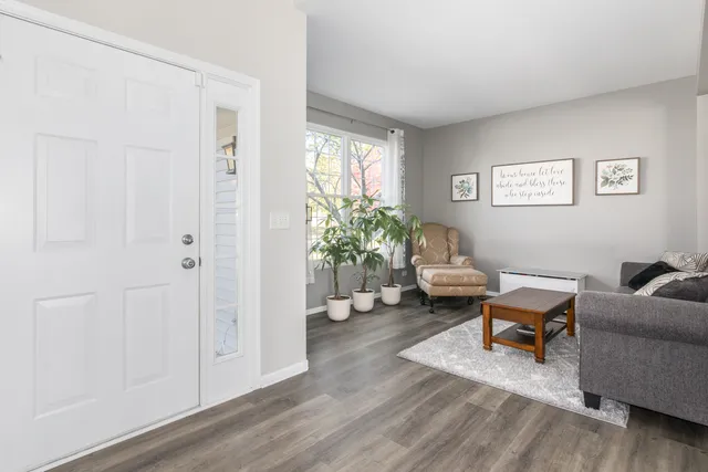 $489,000 | 857 Great Falls Drive, Volo, IL 60073