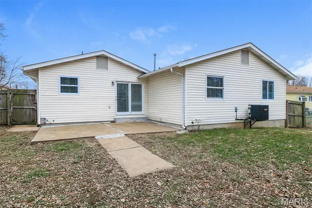 $2,155 | 15533 Ninety-Seventh Avenue, Florissant, MO 63034