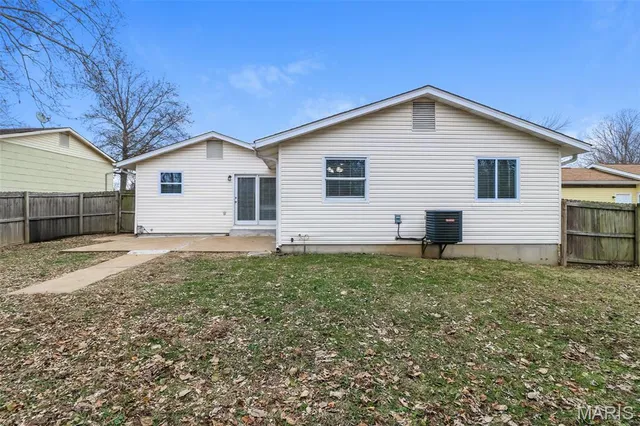 $2,155 | 15533 Ninety-Seventh Avenue, Florissant, MO 63034