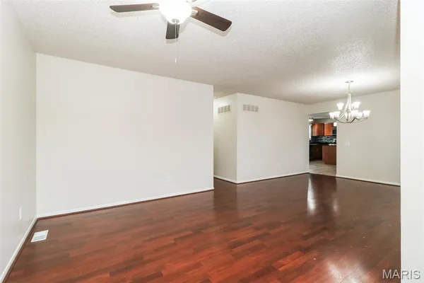$2,155 | 15533 Ninety-Seventh Avenue, Florissant, MO 63034