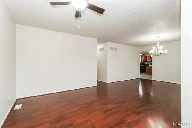 $2,155 | 15533 Ninety-Seventh Avenue, Florissant, MO 63034