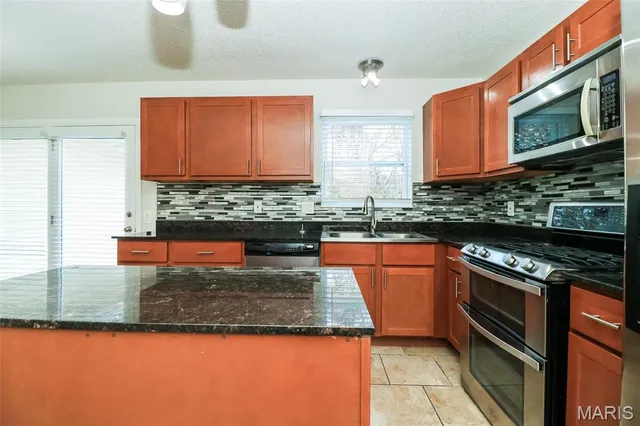 $2,155 | 15533 Ninety-Seventh Avenue, Florissant, MO 63034