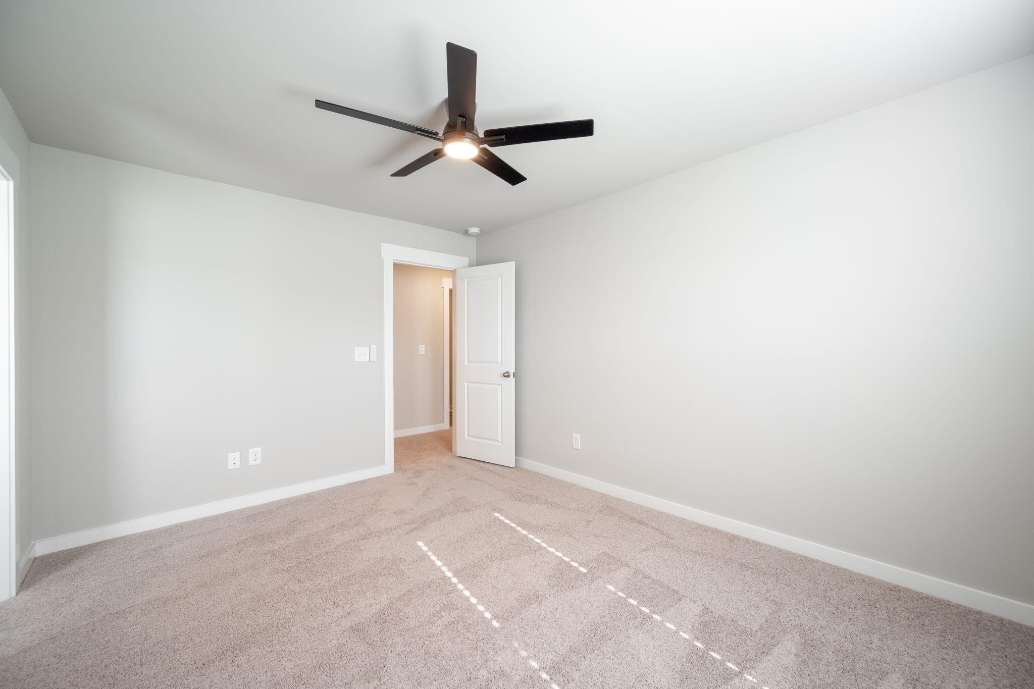 7401 McDaniel Lane Ooltewah, TN 37363 - Photo 27 of 44 an empty room with a ceiling fan and window