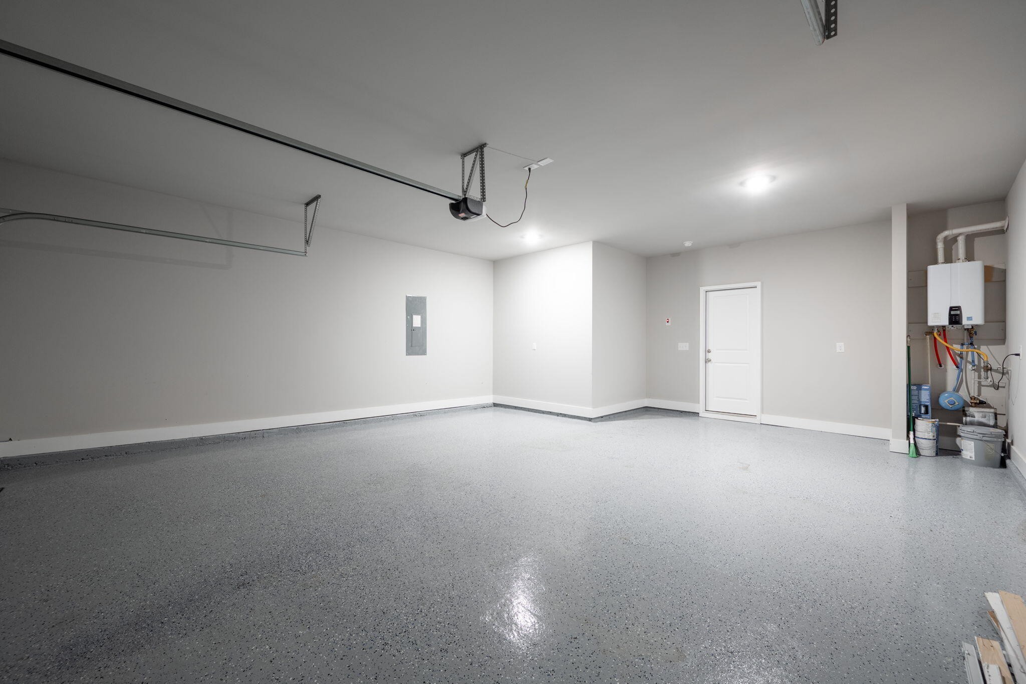 7401 McDaniel Lane Ooltewah, TN 37363 - Photo 36 of 44 an empty room with furniture and a ceiling fan