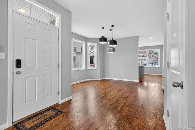 a view of livingroom with hardwood