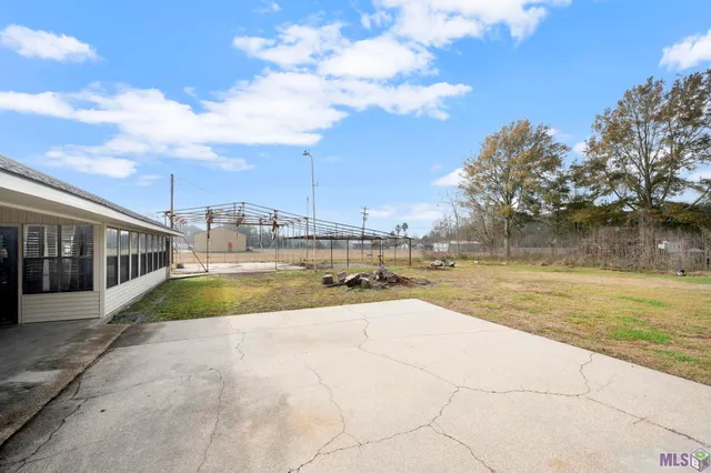 $215,000 | 27530 Intracoastal Road, Plaquemine, LA 70764