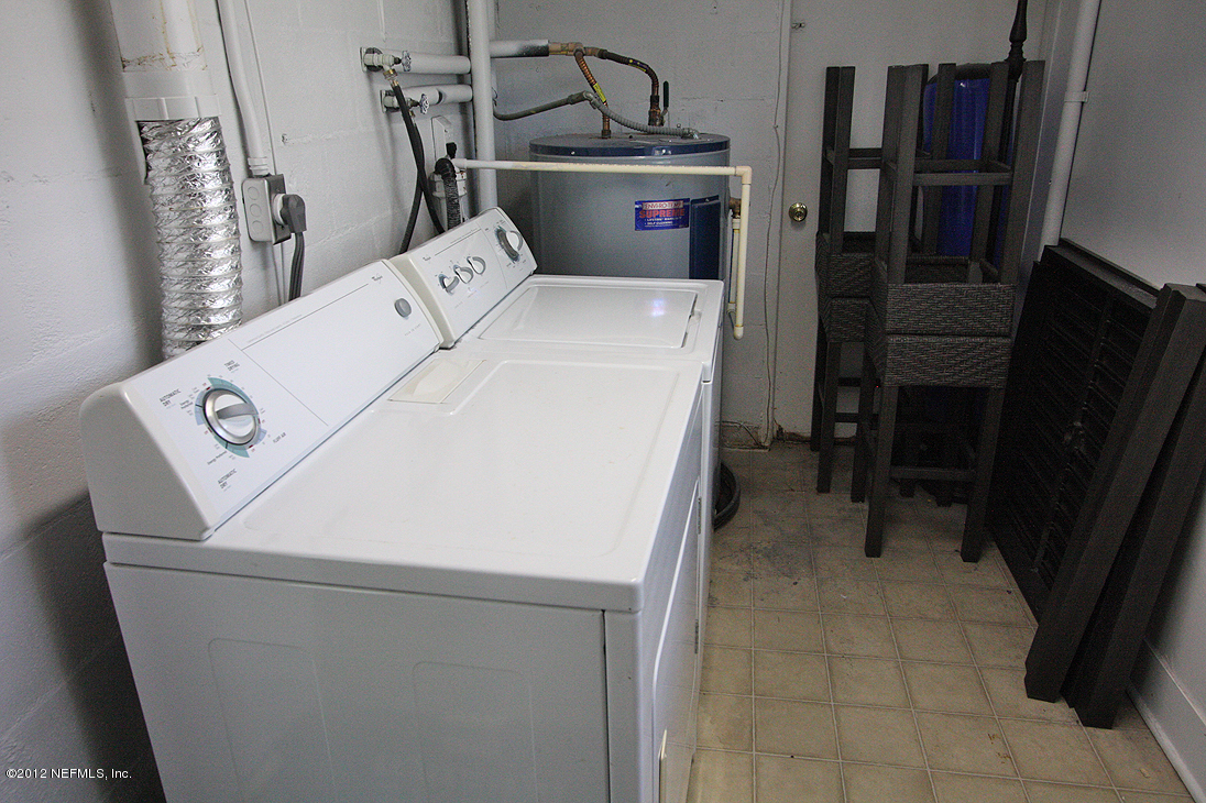 819 Barbados Road Jacksonville, FL 32216 - Photo 14 of 20 Laundry Room