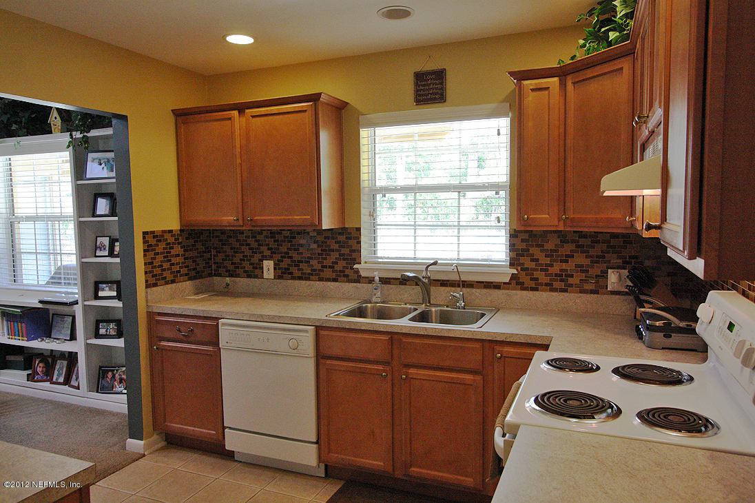 819 Barbados Road Jacksonville, FL 32216 - Photo 3 of 20 Kitchen