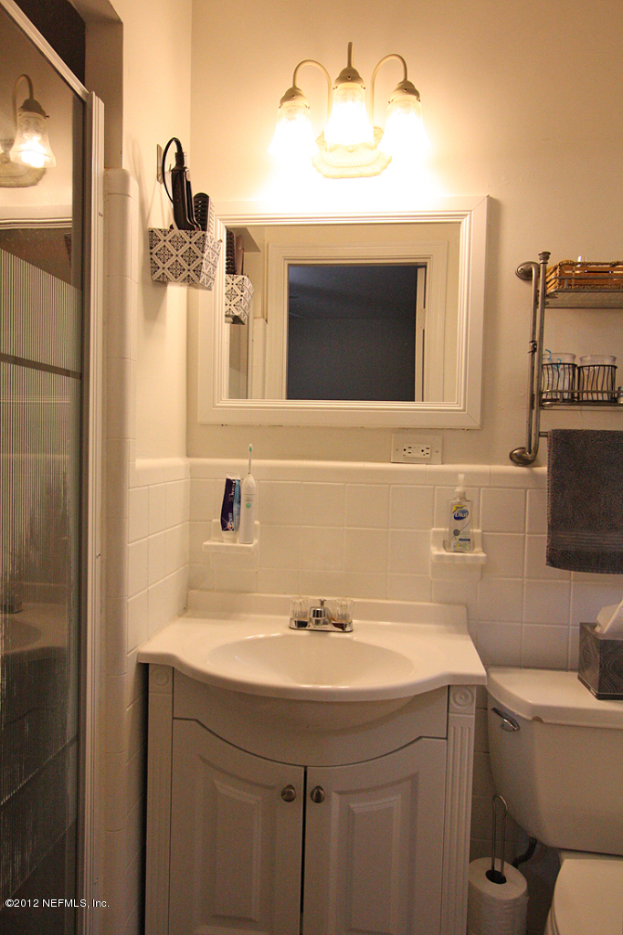 819 Barbados Road Jacksonville, FL 32216 - Photo 10 of 20 Master Bath