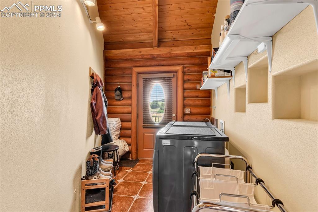 1747 Newton Road Pueblo, CO 81005 - Photo 23 of 50 a view of a room with gym equipment