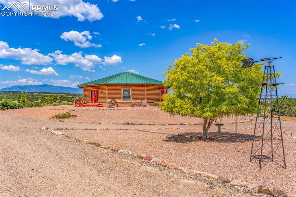 1747 Newton Road Pueblo, CO 81005 - Photo 3 of 50 a house with a tree in the background